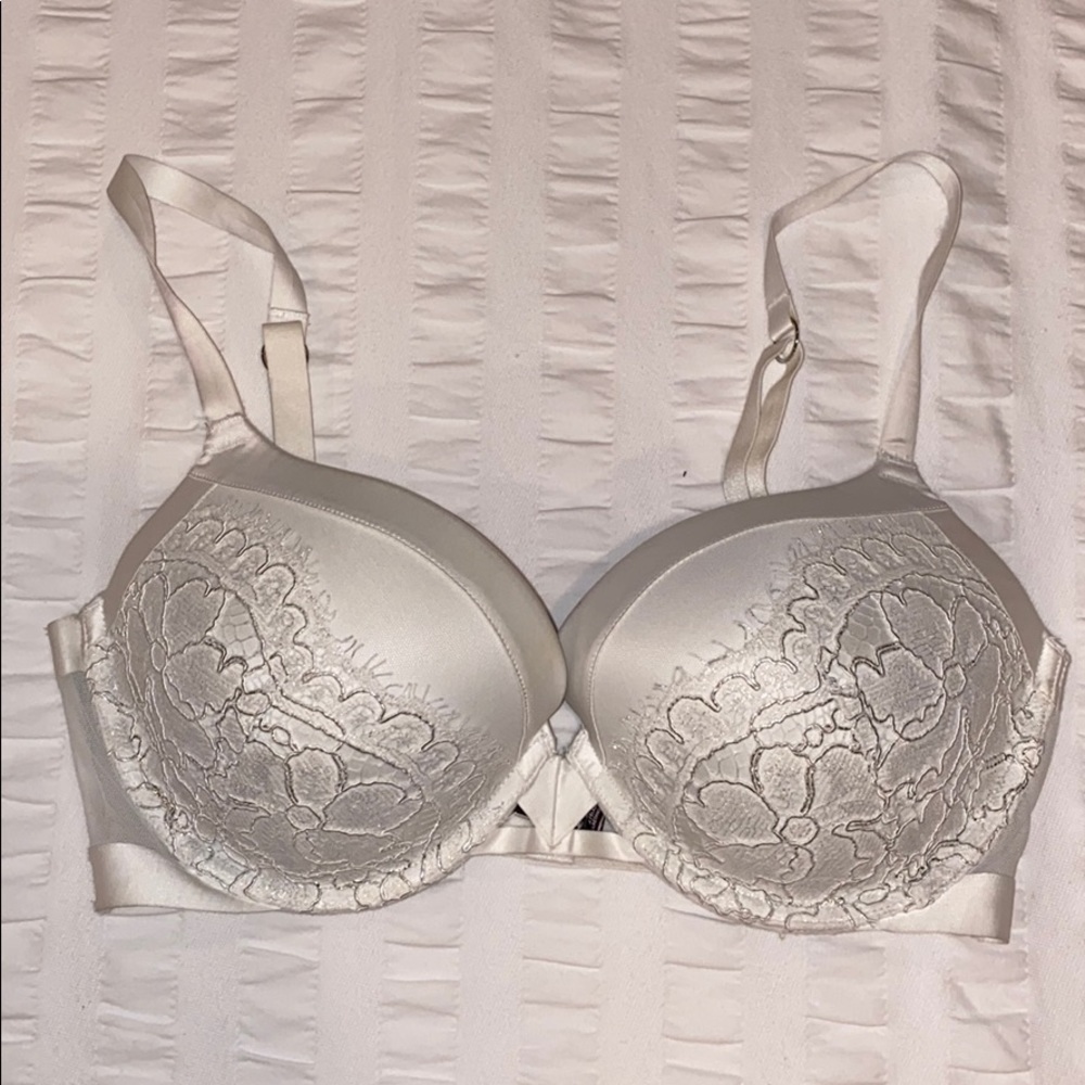 White Victoria’s Secret push-up bra